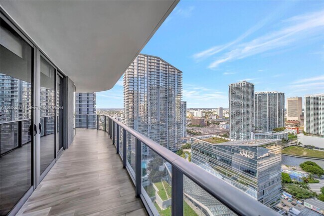 Building Photo - 801 S Miami Ave