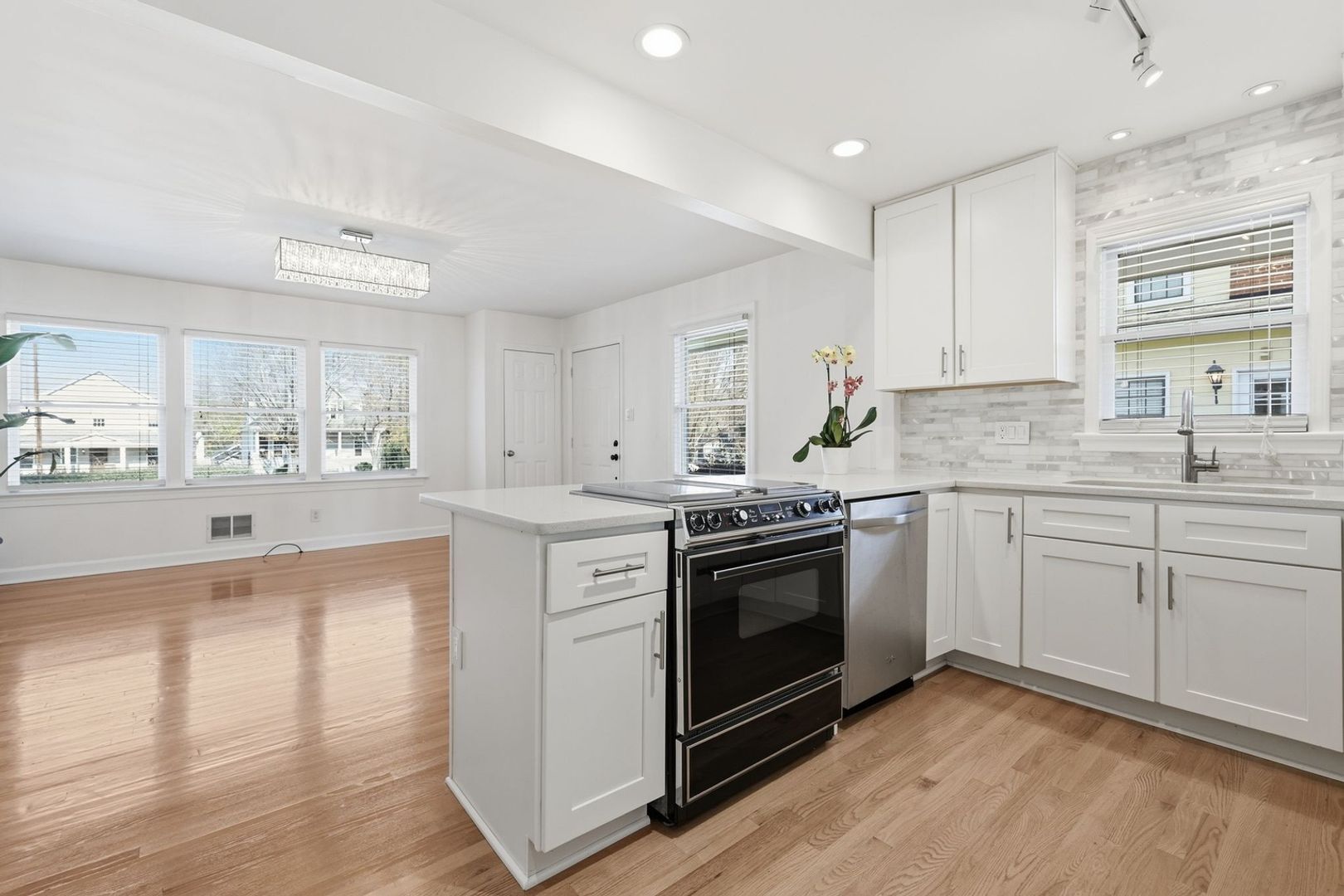 Building Photo - 902 New Bern Ave