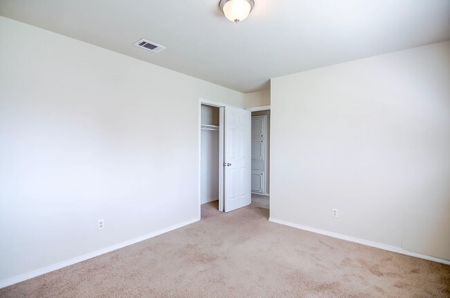 Building Photo - 1407 Akron Dr