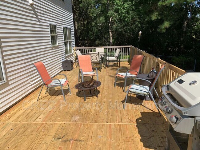 Building Photo - 2318 N England Ct