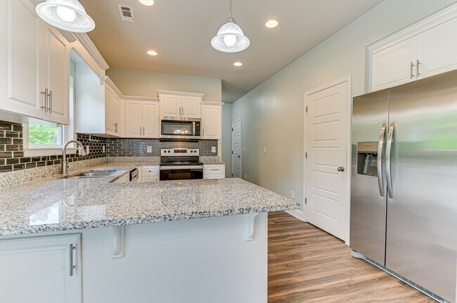 Building Photo - 140 Pebble Ln