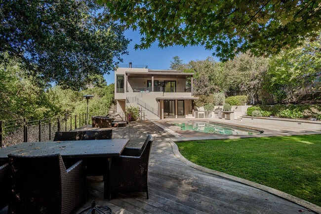 Building Photo - 2510 Skyfarm Dr