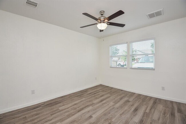 Building Photo - 3710 Dreyfus St