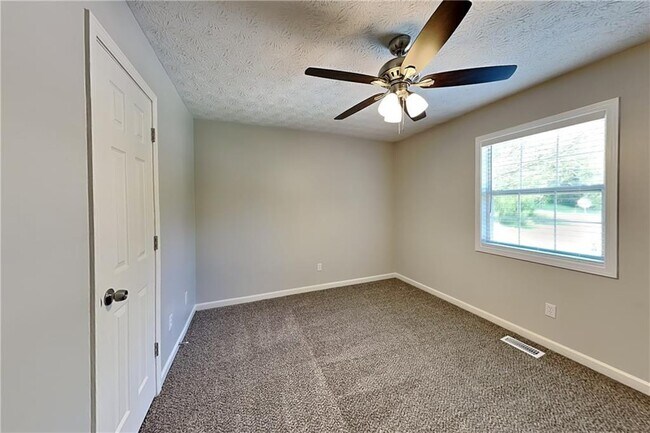Building Photo - 3784 Cherokee Overlook Dr