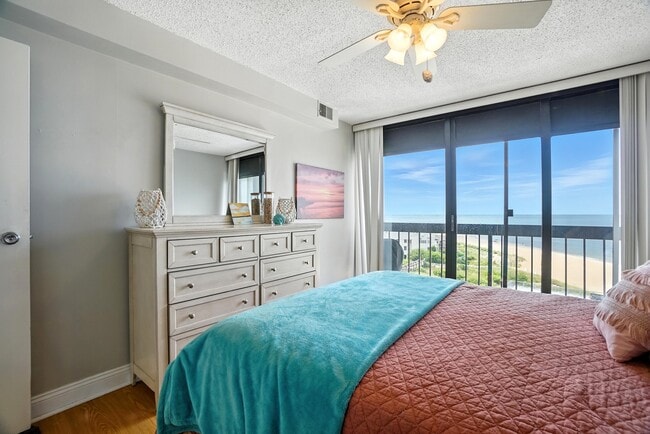 Building Photo - 3558 Shore Dr