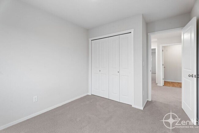 Building Photo - 13748 NE 66th Wy