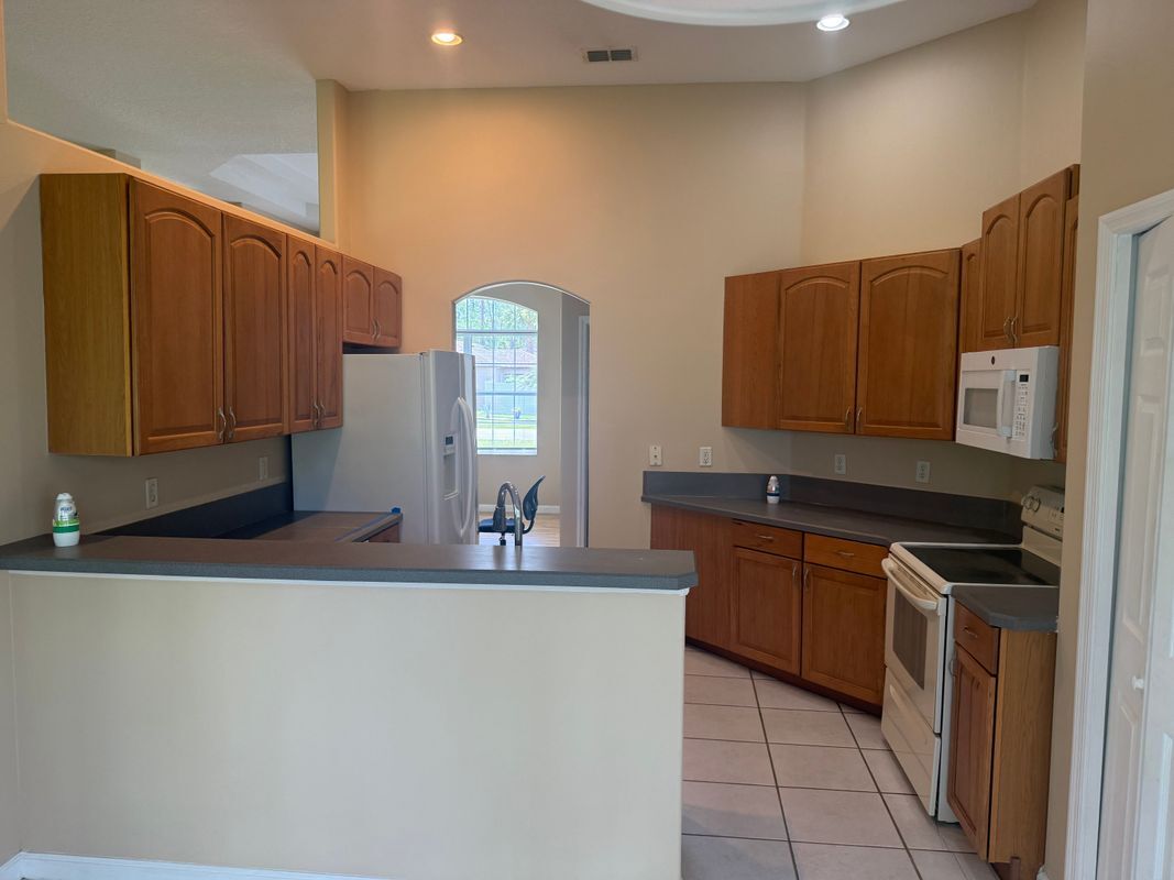 Building Photo - 18 Poinbury Dr