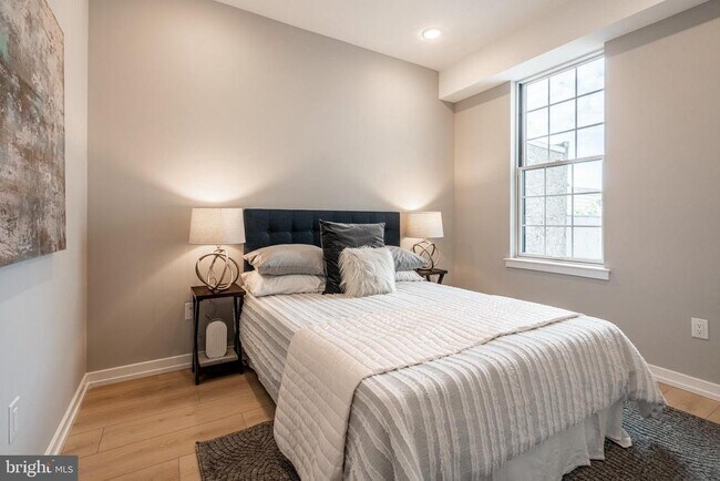 Building Photo - 713 S Mildred St