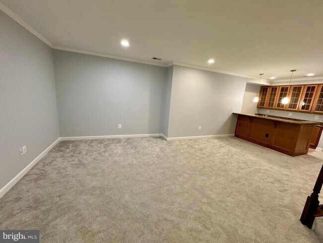 Building Photo - 42403 Pine Forest Dr