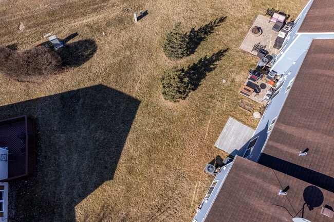 Building Photo - 2722 Wilshire Ct