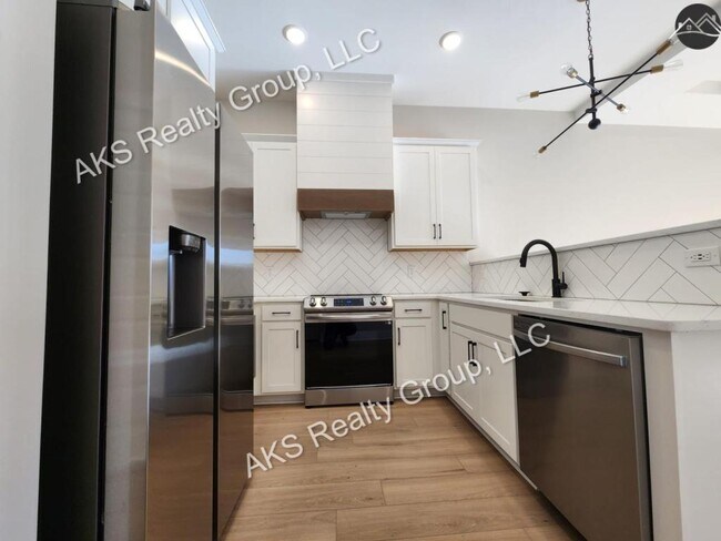 Building Photo - 1202 Windsor Sq