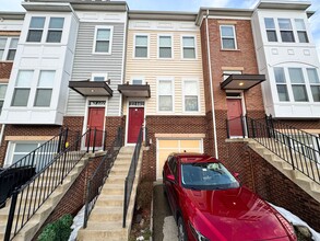 Building Photo - Beautiful 3 Bed 3.5 Bath Interior Townhome In Vibrant Brambleton Landbay