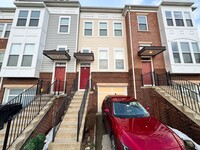 Building Photo - Beautiful 3 Bed 3.5 Bath Interior Townhome In Vibrant Brambleton Landbay