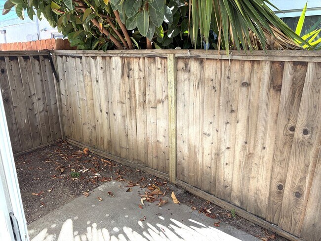 Building Photo - 1732 Noranda Dr