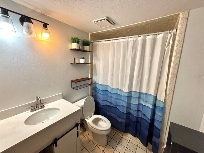 Building Photo - 5419 Twin Palms Rd