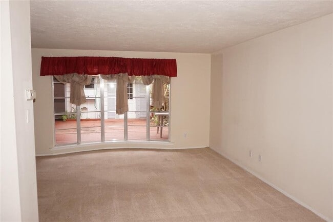 Building Photo - 1525 Ramada Dr