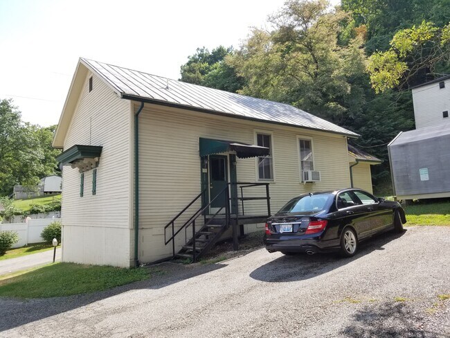 Front - 3134 Walnut St