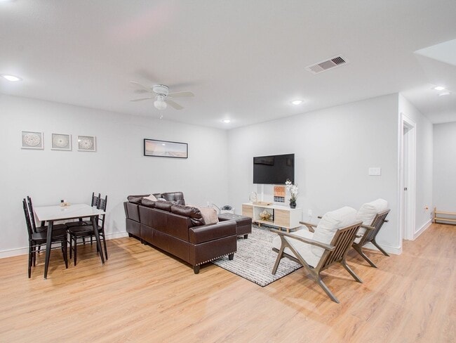 Building Photo - 6610 Haight St