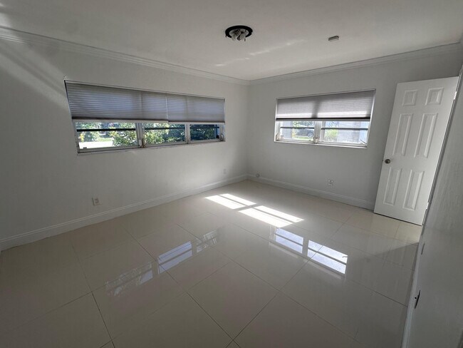 Building Photo - 40 NE 48th St