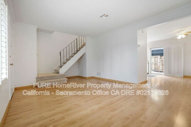 Building Photo - 8811 Salmon Falls Dr