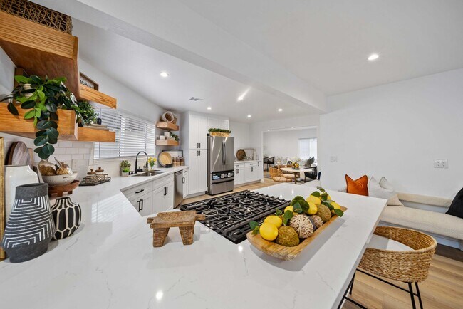 Building Photo - 11946 Aneta St