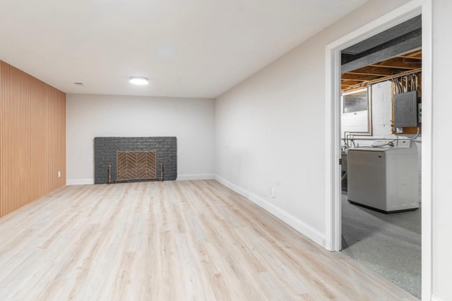Building Photo - 9919 brookside