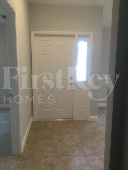 Building Photo - 328 SW Ridgecrest Dr