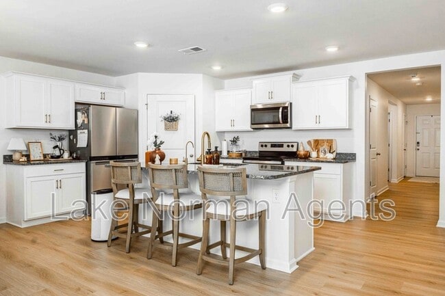 Building Photo - 2880 Sherrills Strm Dr