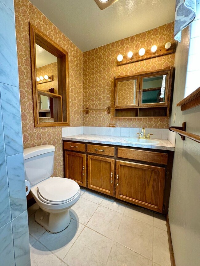 Building Photo - 1409 NW Portland Ave