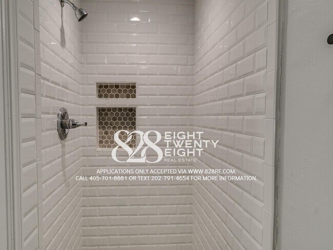 Building Photo - *AVAILABLE NOW!* Spacious 3 Bed/2.5 Bath Condo in East Norman!