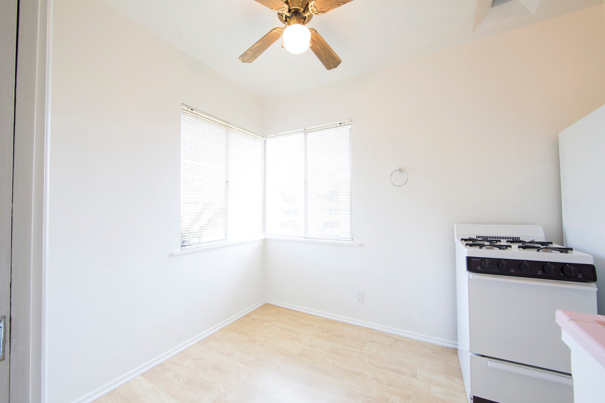 Building Photo - 669 Levering Ave