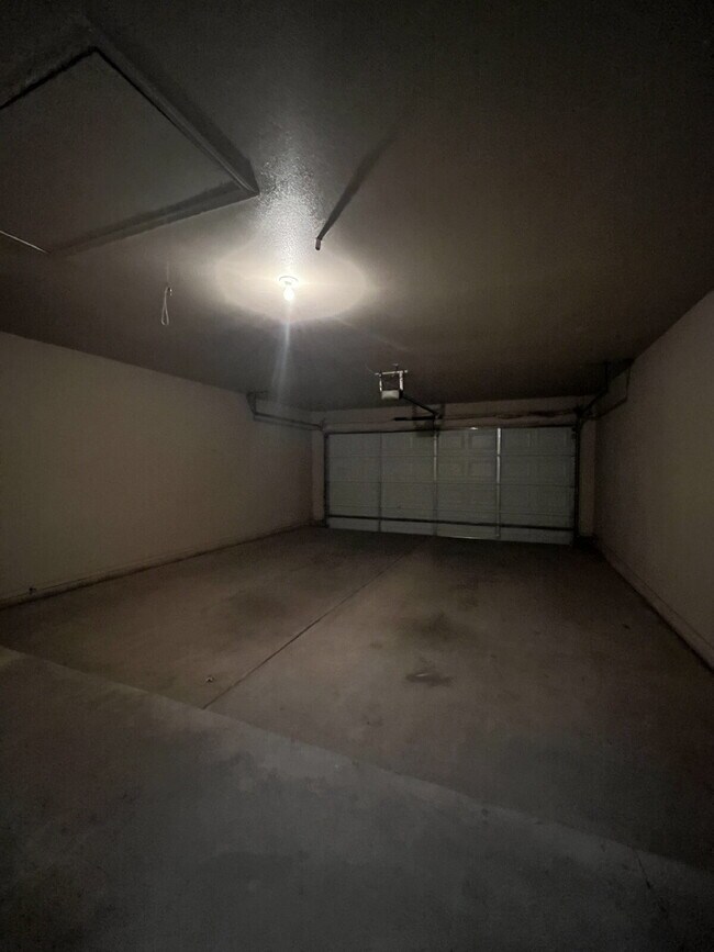 Building Photo - Cute 3/2/2 townhome in the Lubbock-Cooper ...