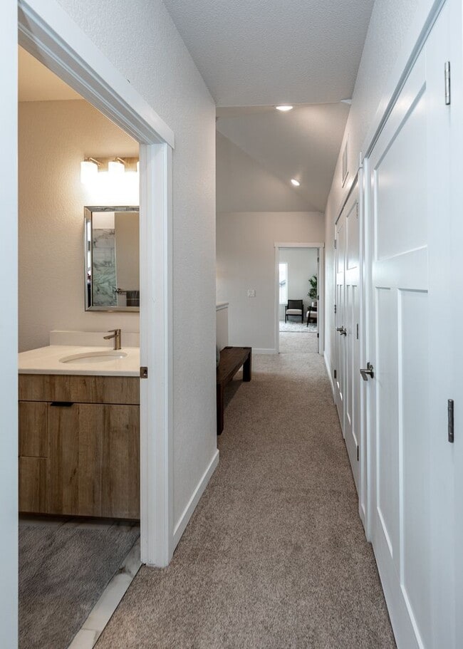Building Photo - Gorgeous Views End Unit 3 Bed Townhome nex...