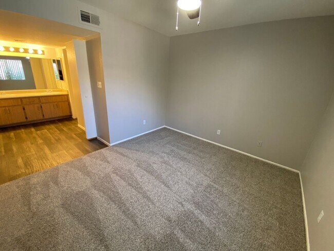 Building Photo - 2 bedroom 2 bath Condo near ASU