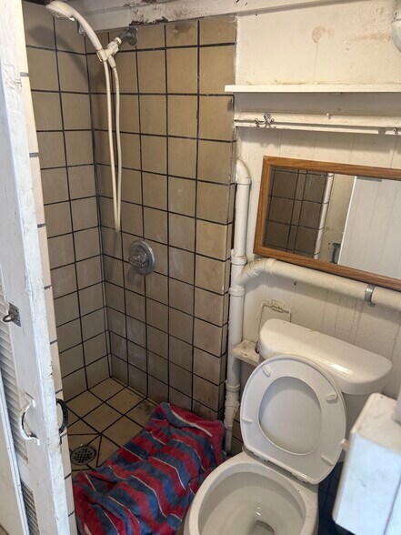 Building Photo - 1733 Hoe St