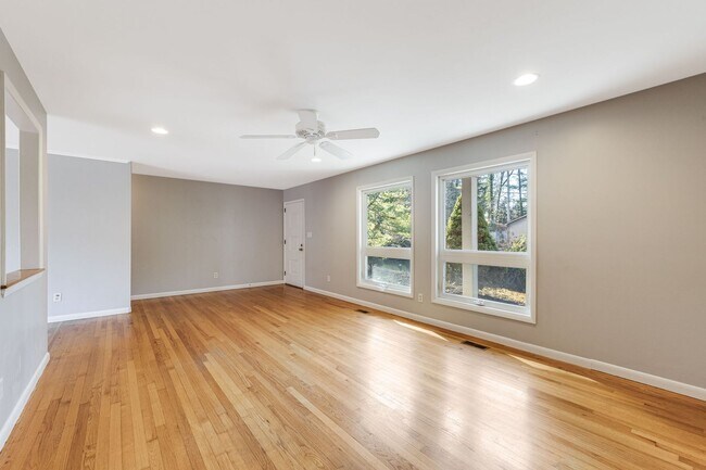 Building Photo - Updated 2-Bedroom Home in Gorgeous Woodland Hills (Landscaping Included)