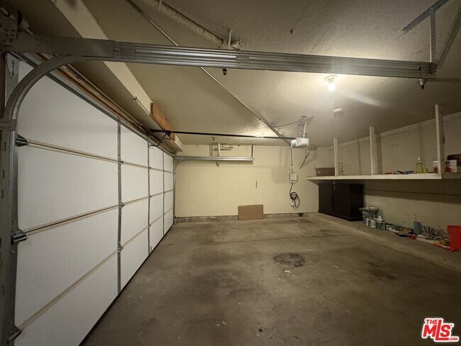 Building Photo - 741 Venice Way