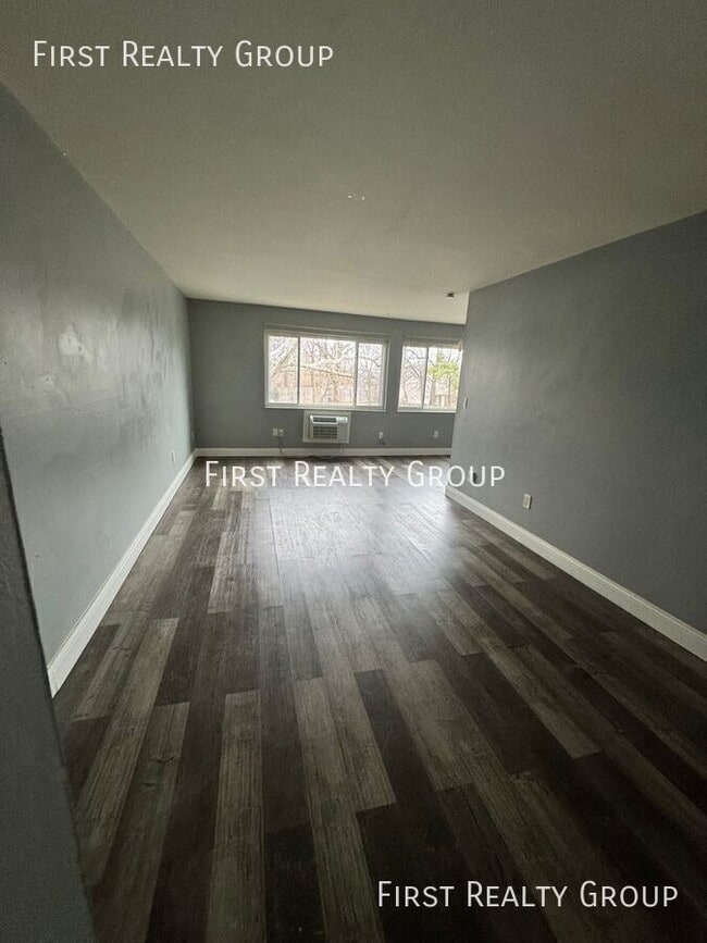 Building Photo - 5600 N Main St