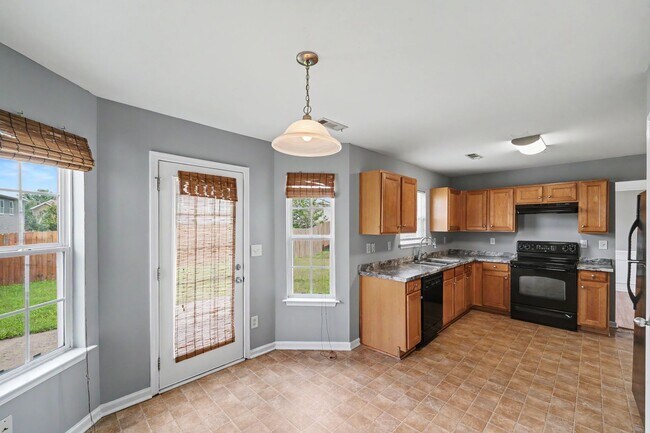 Building Photo - Spacious 4BR Home with Fenced Yard in University City!