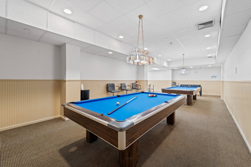 Entertaiment Room / Billiards - 1370 S Ocean Blvd