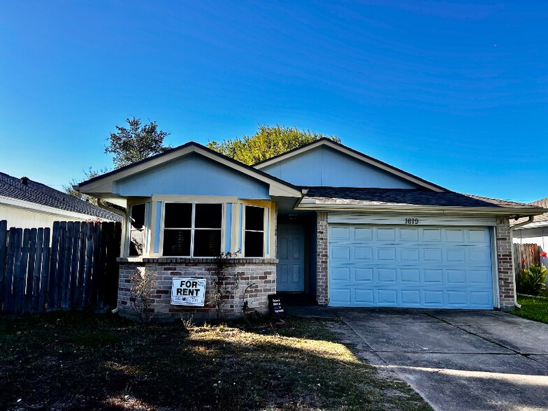 Building Photo - 1619 Bugle Run Dr