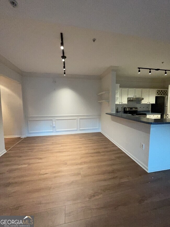 Building Photo - 955 Juniper St NE