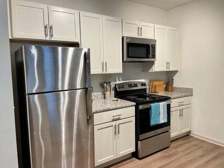 Building Photo - 8251 Windsor Hill Blvd