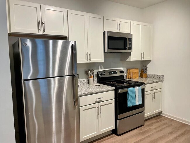 Building Photo - 8251 Windsor Hill Blvd