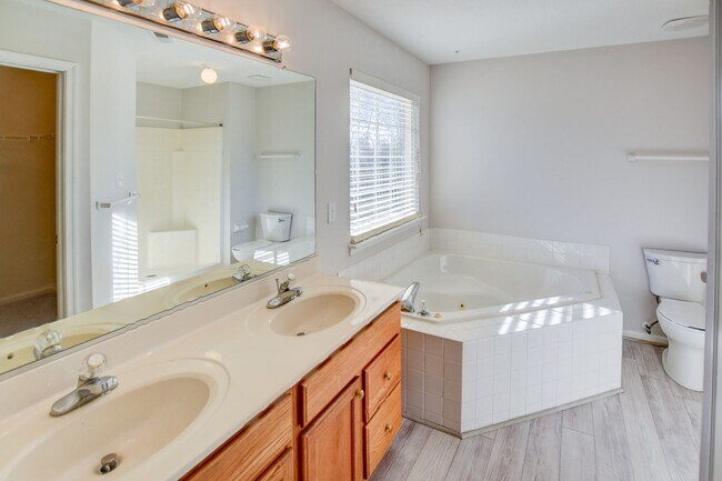 Building Photo - 2112 Seastone Trce