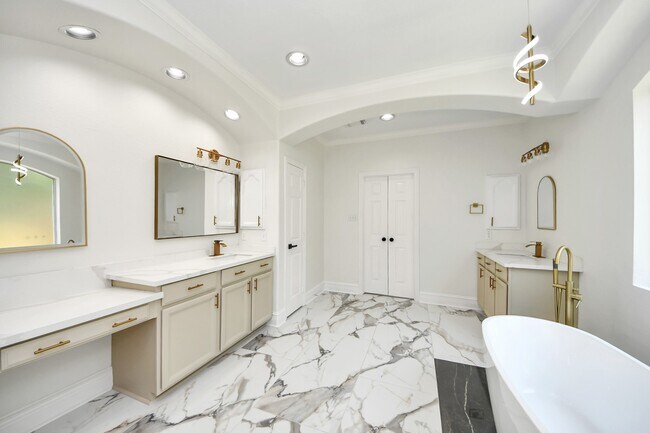 Building Photo - 527 Little River Ct