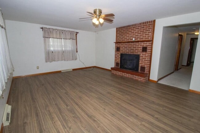 Building Photo - 517 E 2nd St