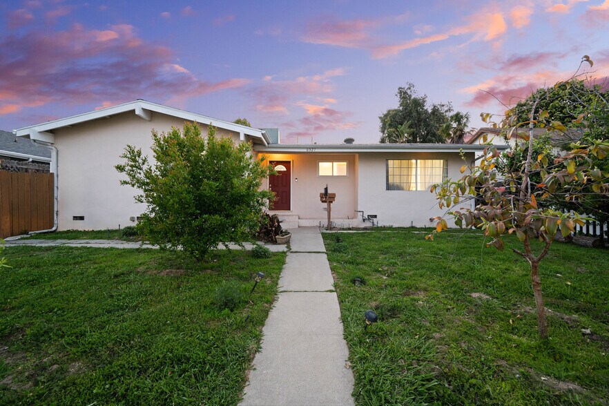 Building Photo - 6527 Woodlake Ave