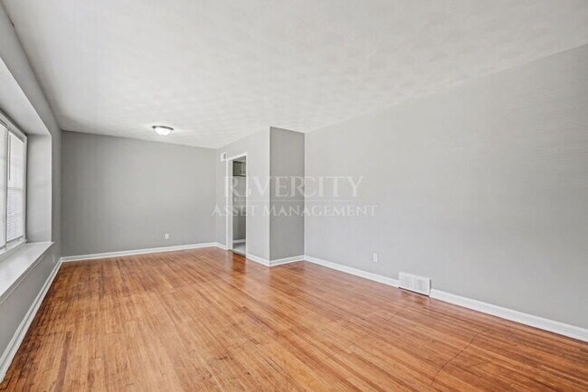 Building Photo - A MUST SEE LOCATED IN A BEAUTIFUL PART OF THE CITY!!!!!! SECTION 8 WELCOMED!!