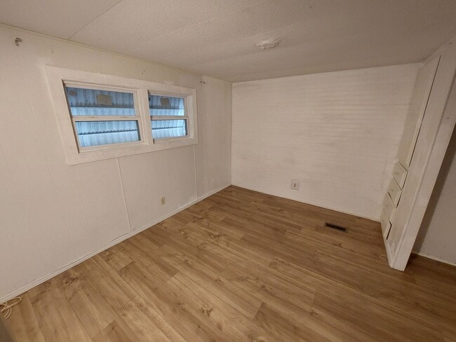 Building Photo - 55+ Community Home in Saralake Estates – 2 Bed / 2 Bath